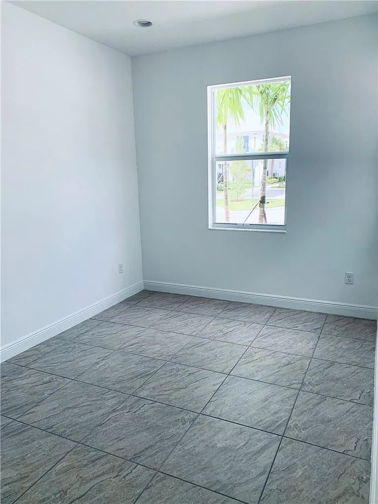 3 bed, 3.0 bath, 1734 sqft, $3,395 — Photo 4