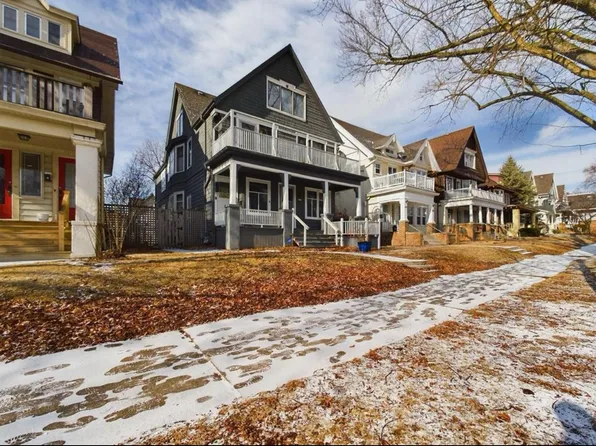 2825 N Murray Ave, Milwaukee, WI 53211