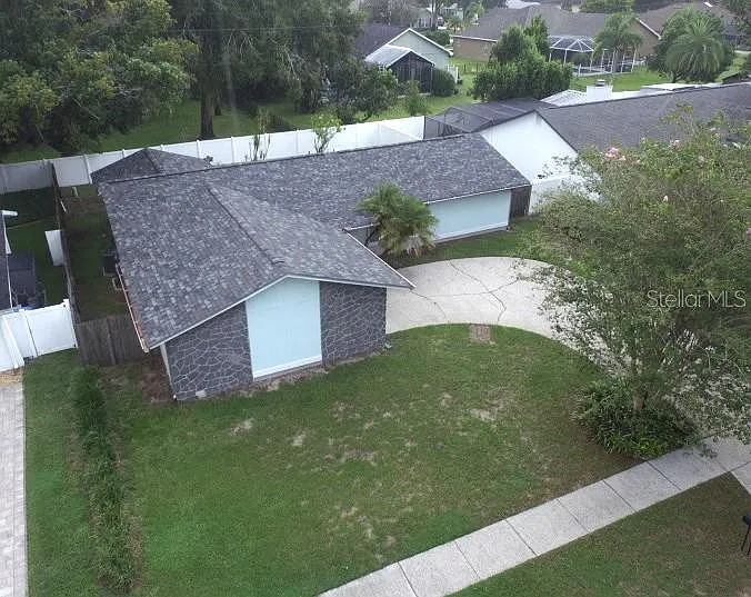 4 bed, 2.0 bath, 1660 sqft, $2,350 — Photo 3