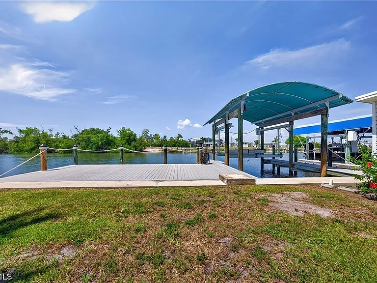 3864 Royal Palm Dr — Photo 8