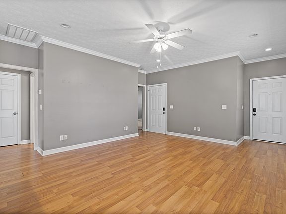 4th image of 1623 Wellington St