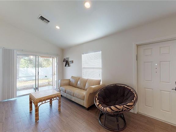 5th image of 111 Leawood Cir