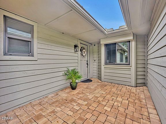 3rd image of 189 Deer Lake Cir