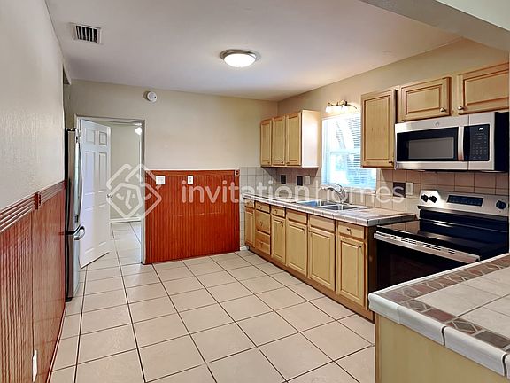 5th image of 2220 3rd Ave E
