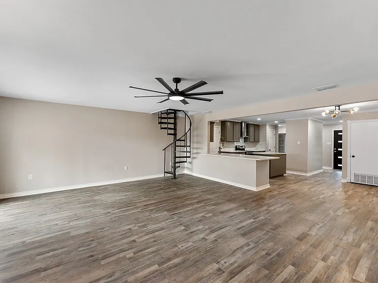 4937 Holmes Dr — Photo 5