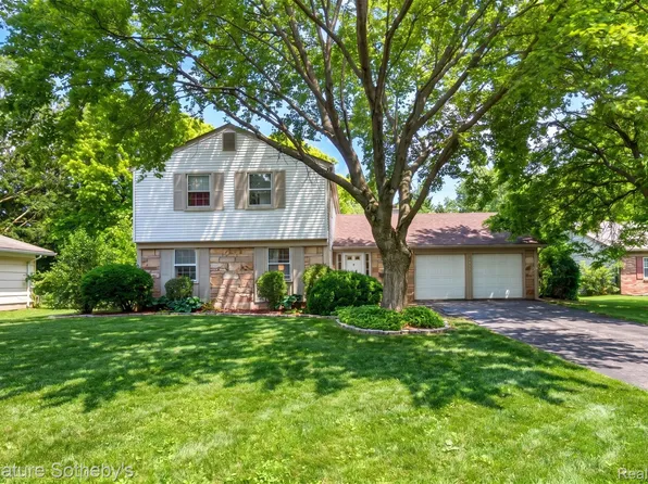 4672 Argyle Dr, Troy, MI 48085