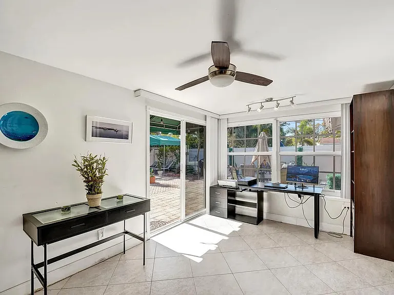 1036 NE 9th Ave — Photo 17