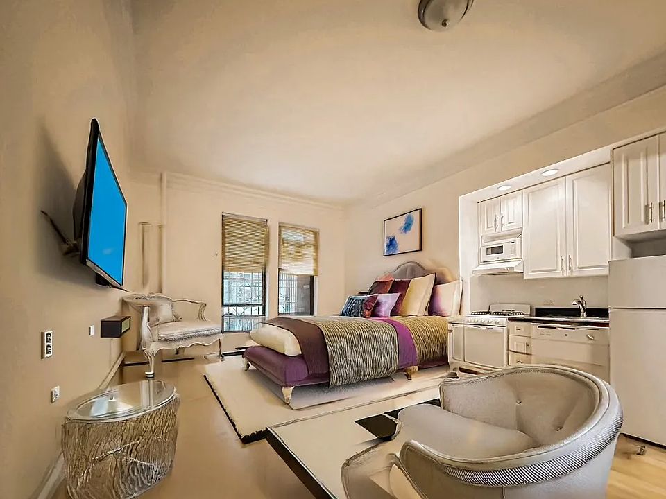 1st image of 214 E 51st St APT 1F
