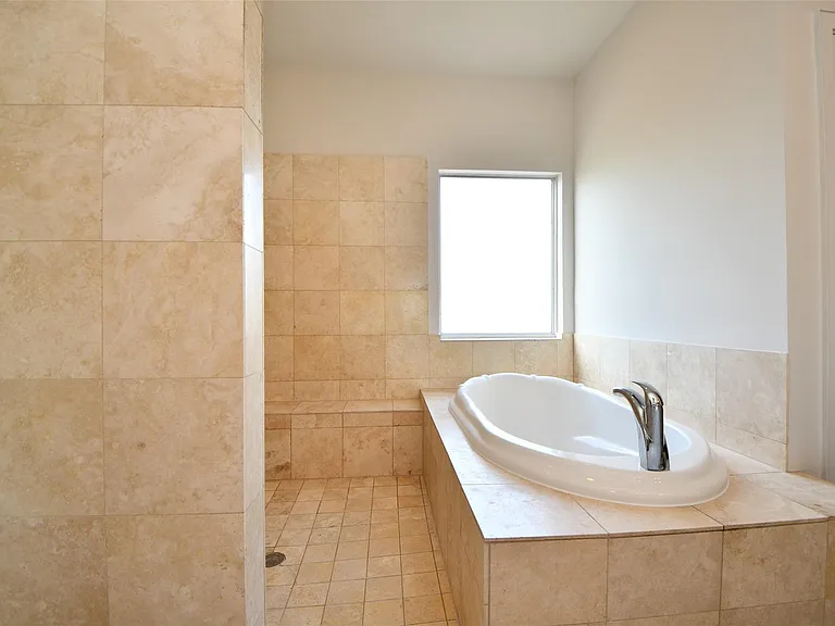 92 Dennis St #B — Photo 36