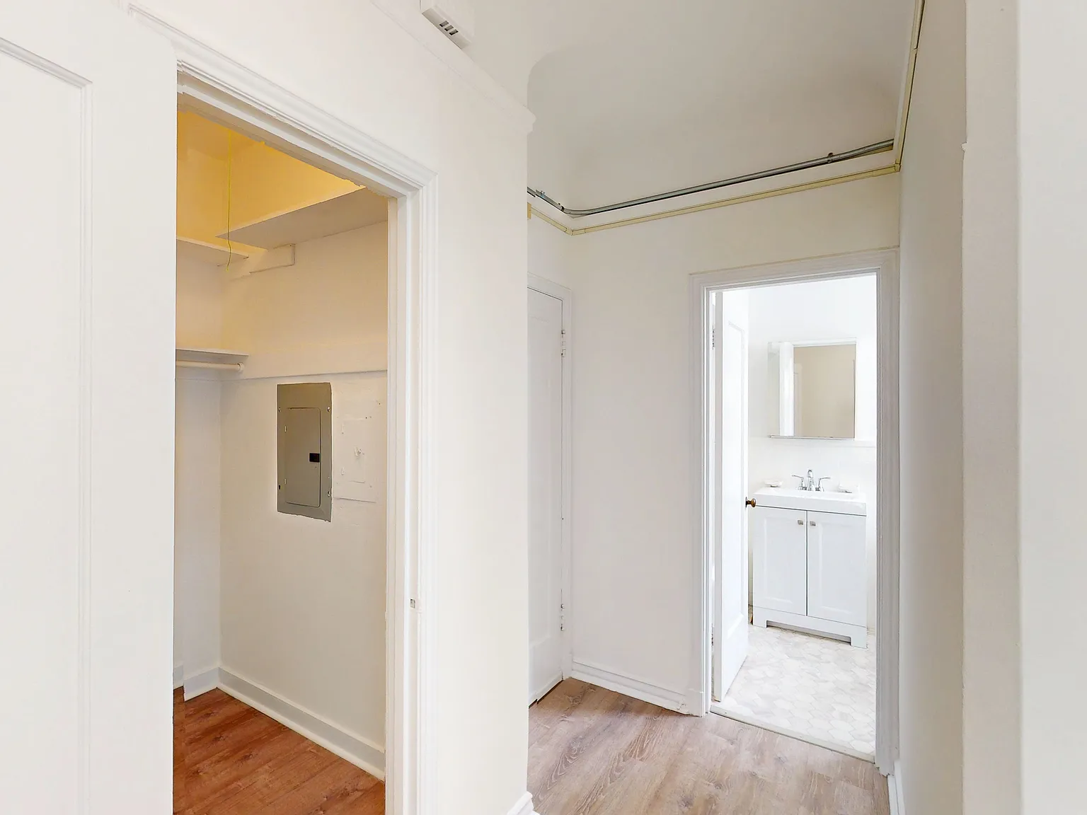 Top Floor Remodeled 1 BR x 1 BA in Pacific Heights - walk to Fillmore St. — Photo 3