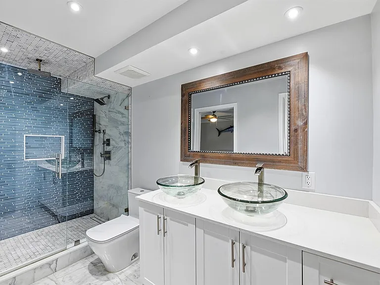 2110 NE 42nd St #2B — Photo 2