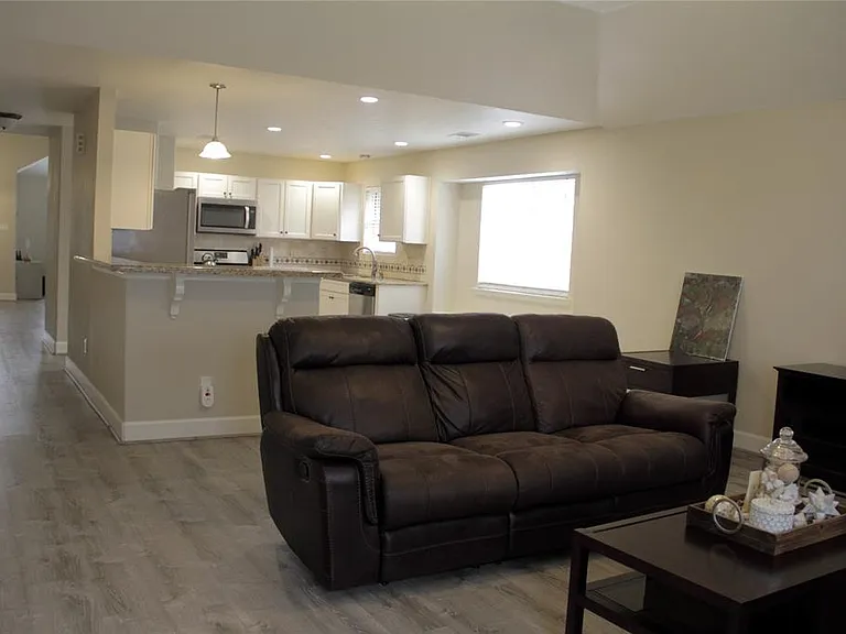1803 Edinburg Ave — Photo 6
