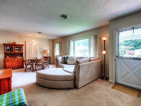 2nd image of 7509 Oakmont Dr