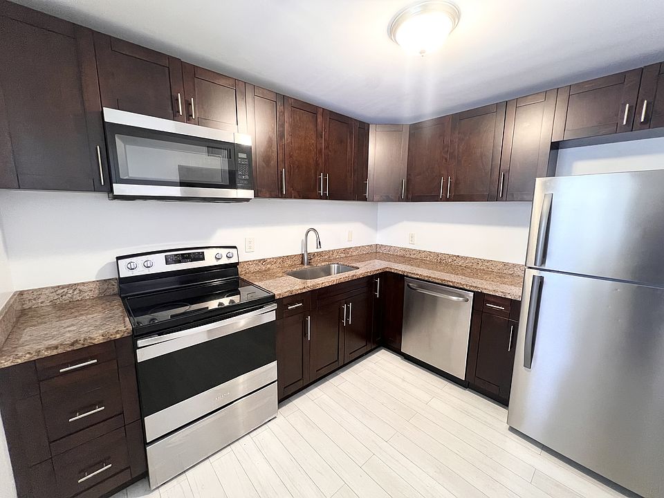 1st image of 5510 Lakewood Cir N Unit 522-1