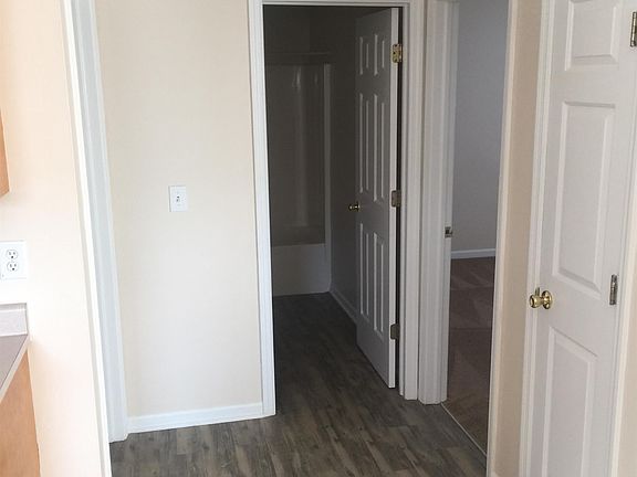 4th image of 106 N C St #2