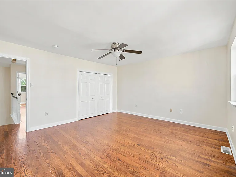1215 Crease St — Photo 16