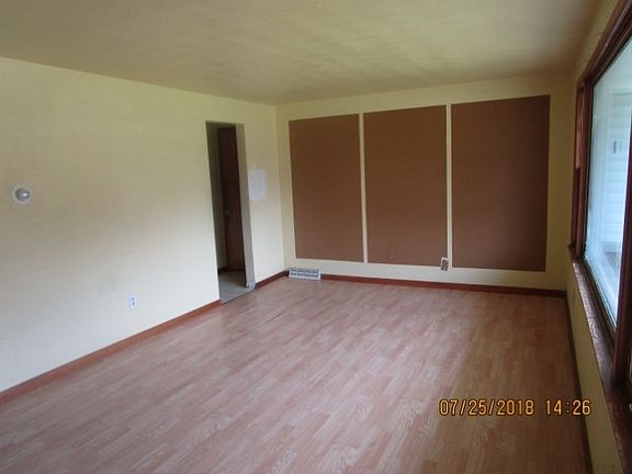 3rd image of 4812 W Roseland Ave