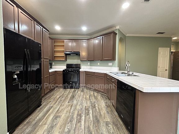 5th image of 1867 Malachite Way