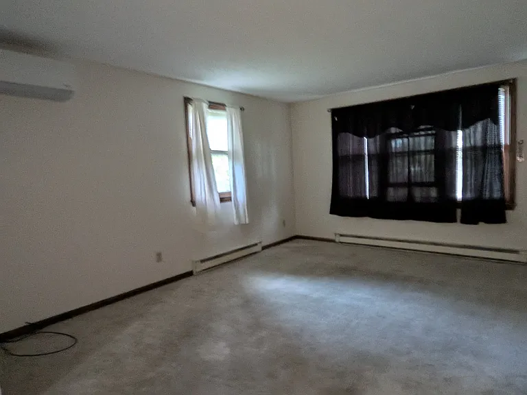 665 Memorial Dr — Photo 3