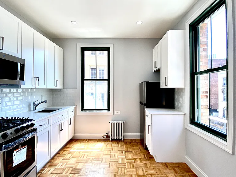 501 E 78th St #3C — Photo 1