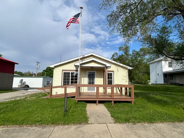 117 N Vermilion St, Potomac, IL 61865