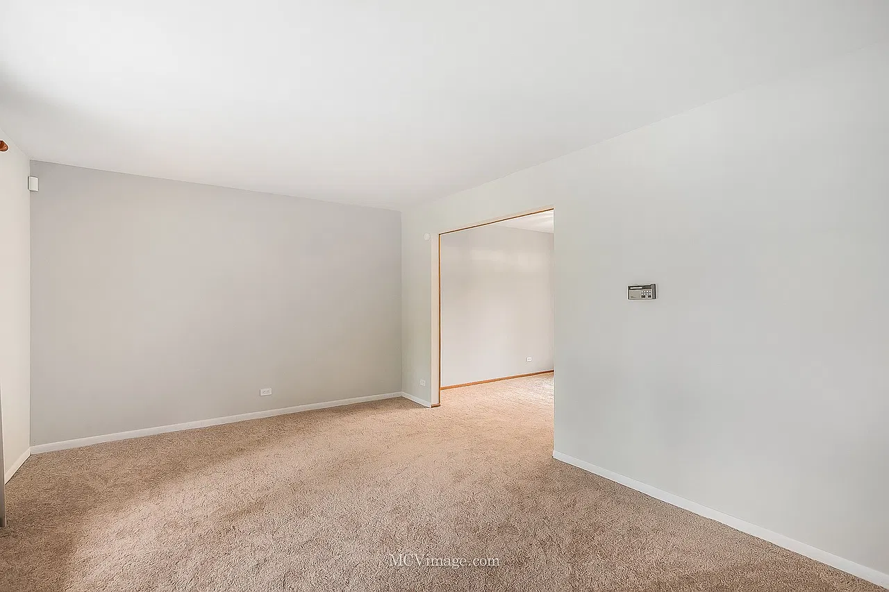 6 bed, 2160 sqft, $4,500 — Photo 4