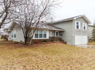 990 Hassell Rd, Hoffman Estates, IL 60169