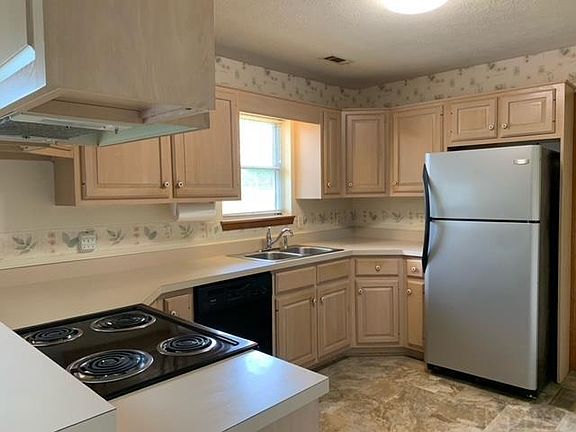 2nd image of 510 Genevieve Ave