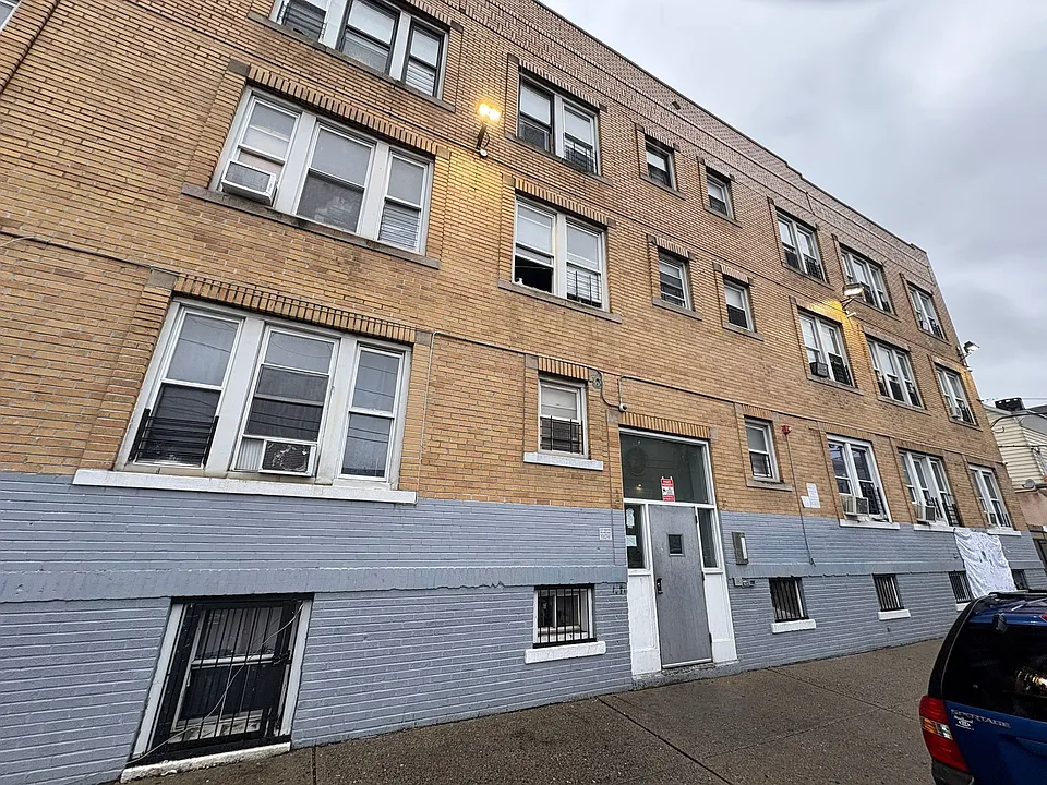 92 Carroll St #3