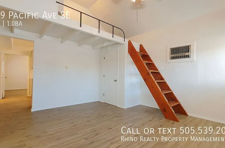 609 Pacific Ave SE — Photo 1