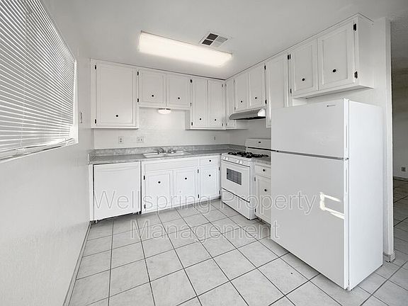 5th image of 201 N Alvord St APT A