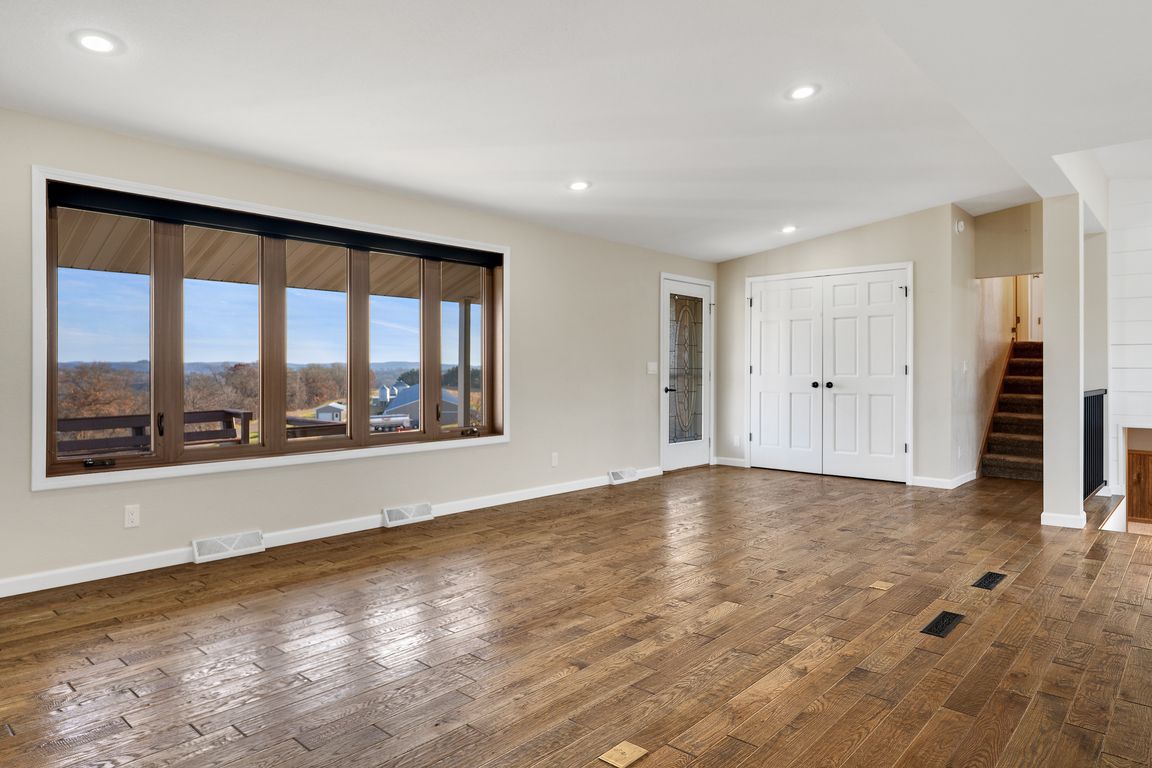 next background image