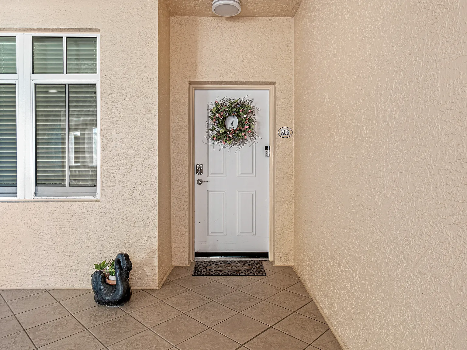3 bed, 2.5 bath, 2110 sqft, $4,800 — Photo 2