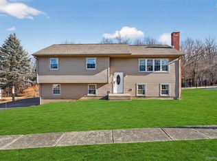 11 Hilltop Lane, Warwick, NY 10990