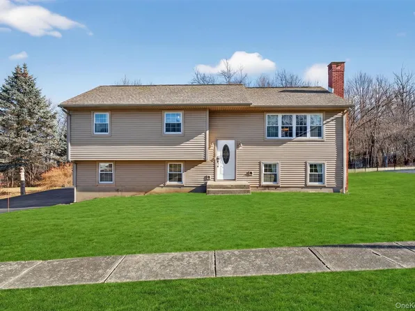 11 Hilltop Lane, Warwick, NY 10990