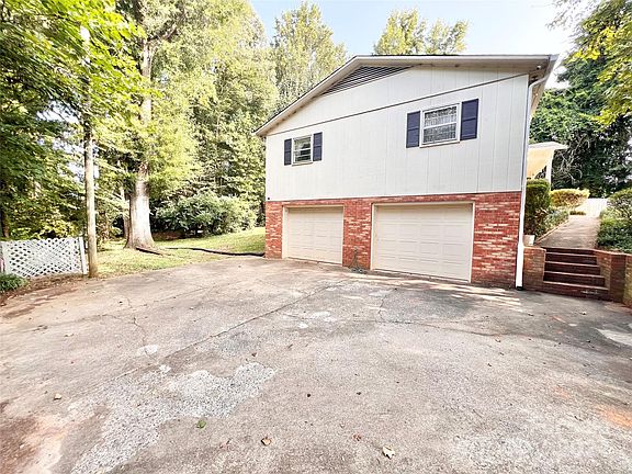 5th image of 305 Lower Creek Dr NE