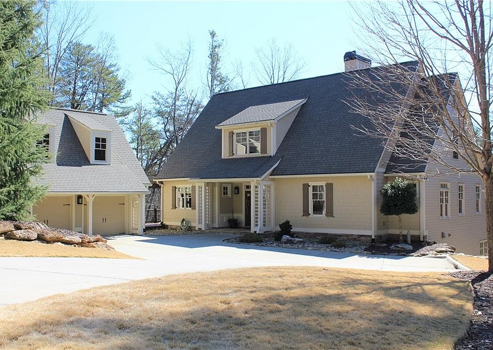 Image 1: Custom Mountain Retreat Sits on 2 Wooded Lots