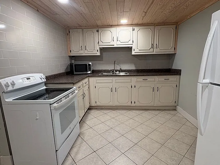 2538 Cleveland Rd — Photo 8