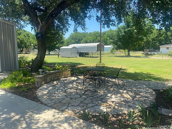 4th image of 350 Pecan Dr NE