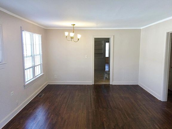 3rd image of 111 S Knoxville Ave