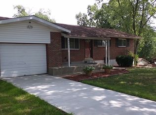 647 Aqua Ridge Dr, Saint Louis, MO 63129