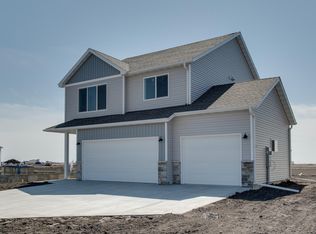 6627 S Belding Dr, Fargo, ND