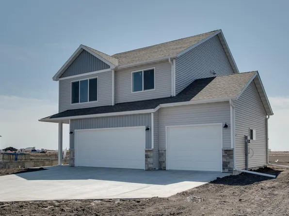 6627 S Belding Dr, Fargo, ND 58104