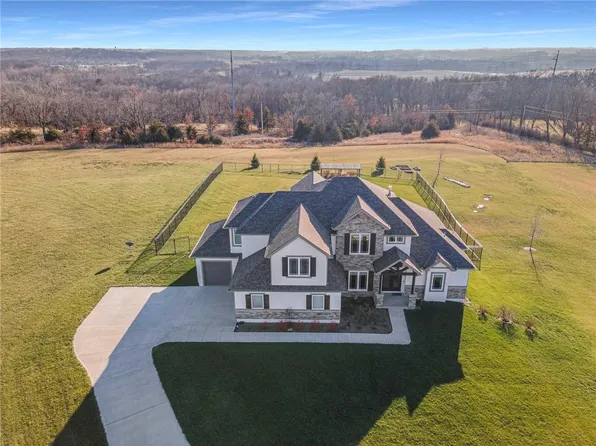 17299 Smith Mill Rd, Smithville, MO 64089
