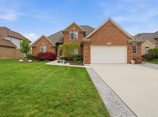 29043 Bay Pointe Dr, Chesterfield, MI 48047