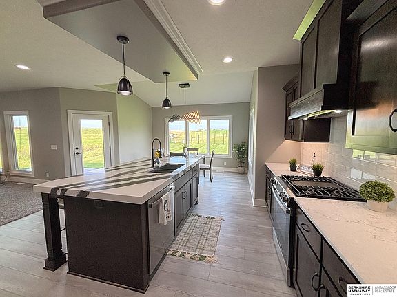 3rd image of 21814 Parkview Dr