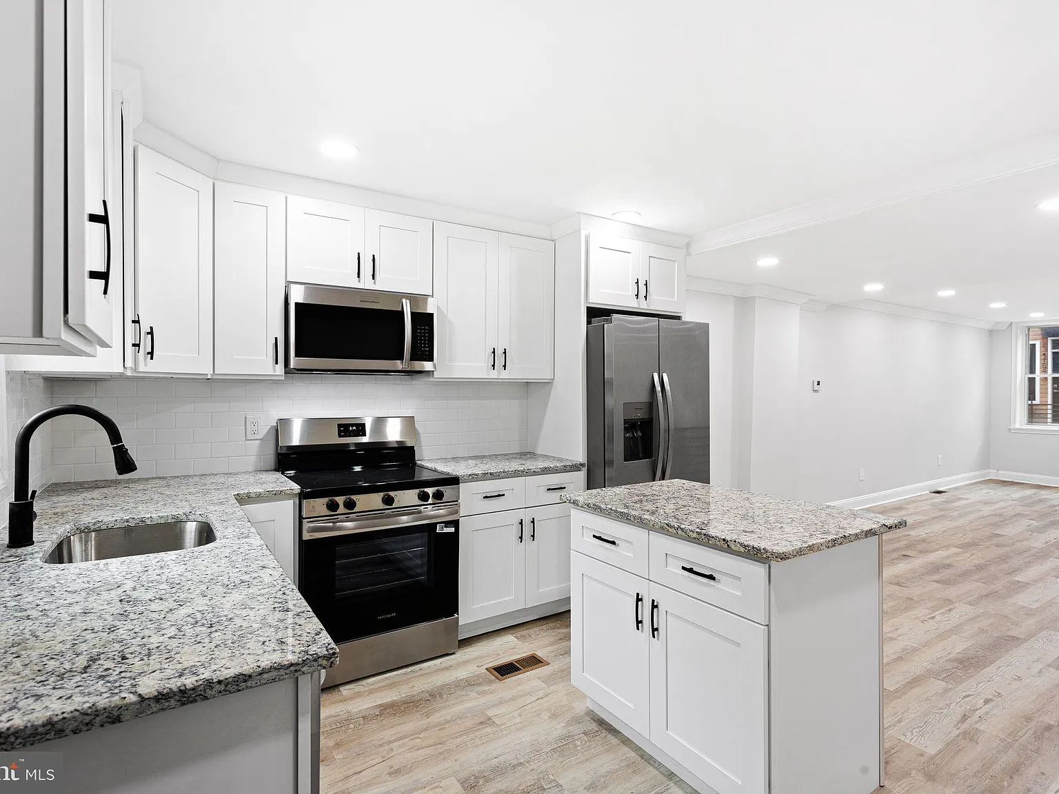 2 bed, 1436 sqft, $2,200 — Photo 3