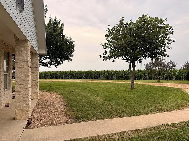 5600 FM 1466 — Photo 5