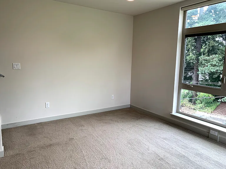 9744 Woodlawn Ave N — Photo 15