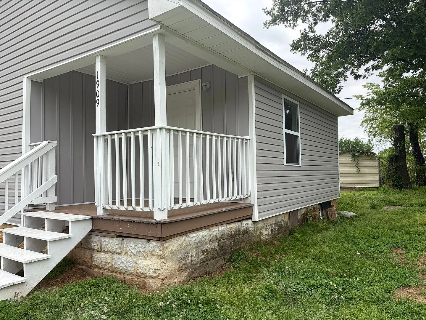 2 Bedroom and 1 Bathroom House — Photo 4
